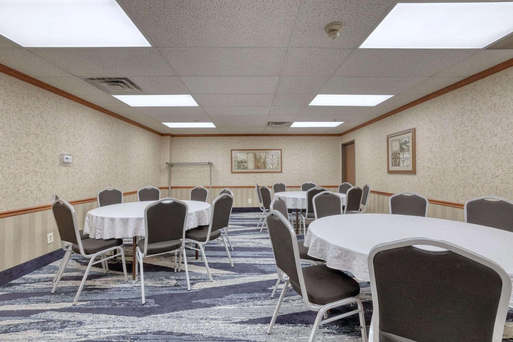Comfort Suites Appleton Airport Kültér fotó